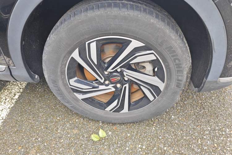 Used Hongqi HS5 2022 Revised Version 2.0T Smart Connect Flagship Edition Right Front Wheel Hub