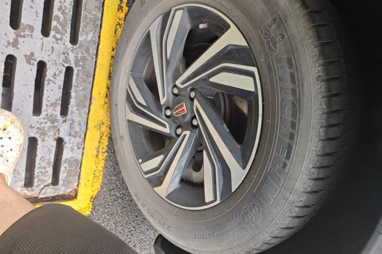 Used Hongqi HS5 2022 2.0T Smart Connect Flagship Enjoyment Purchase Edition Right Front Wheel Hub
