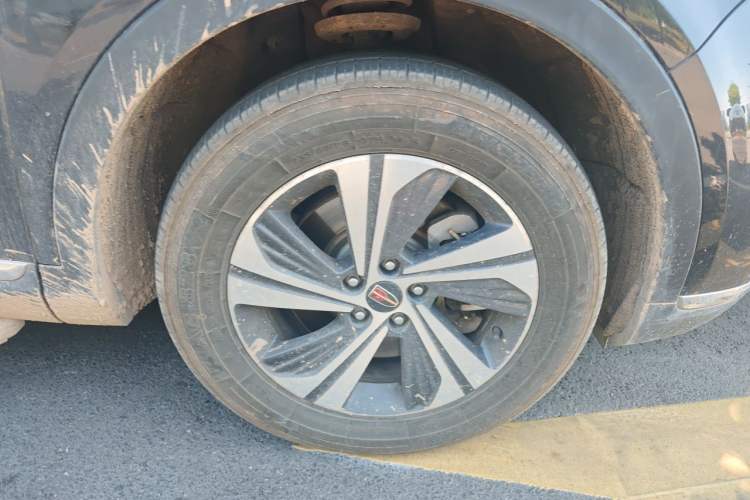 Used Hongqi HS5 2022 Revised Version 2.0T Smart Connect Flagship Edition Right Front Wheel Hub