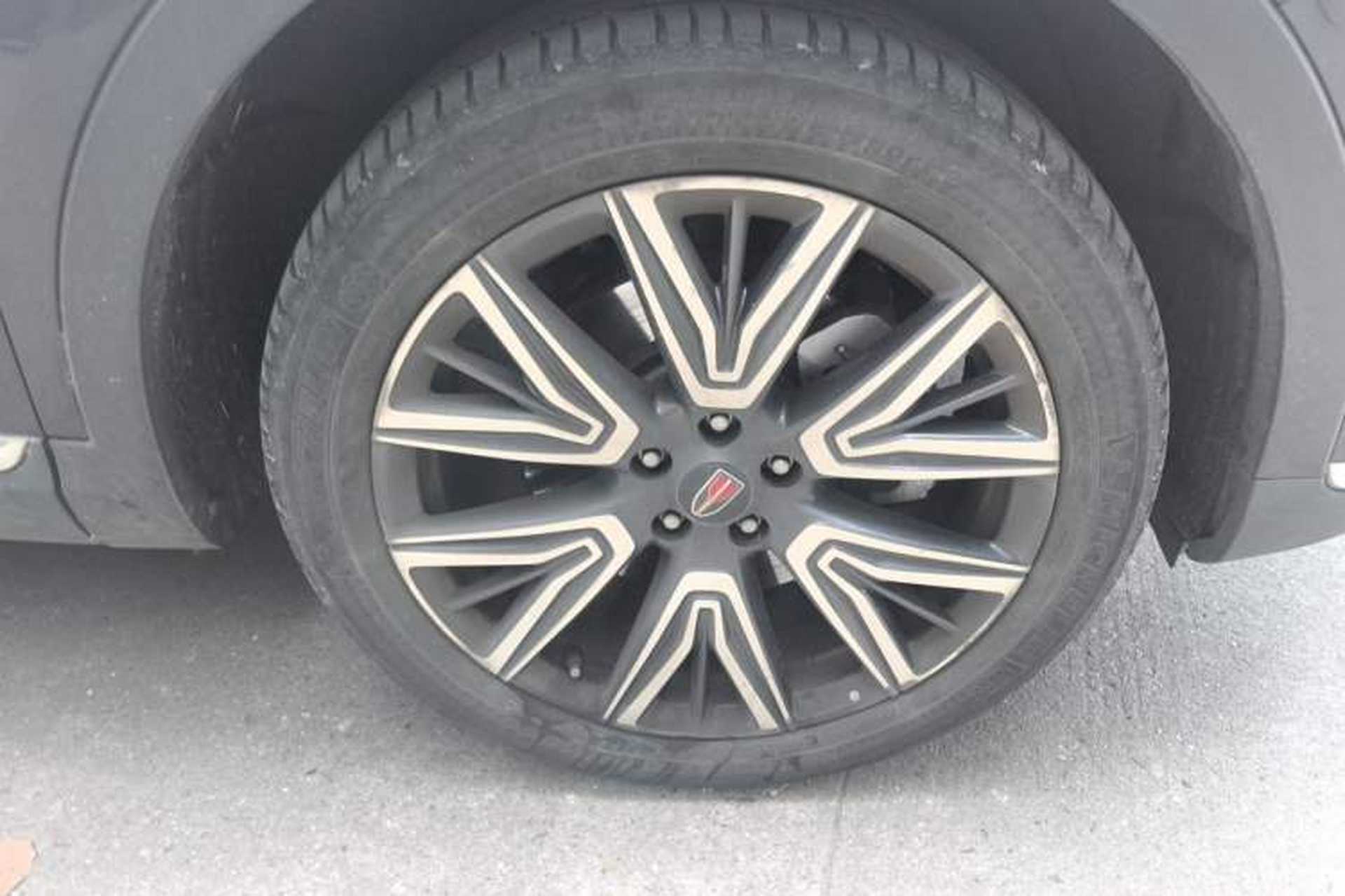 Used Hongqi HS5 2022 Facelifted Version 2.0T Smart Connect Flagship All-Wheel-Drive Edition Right Front Wheel Hub