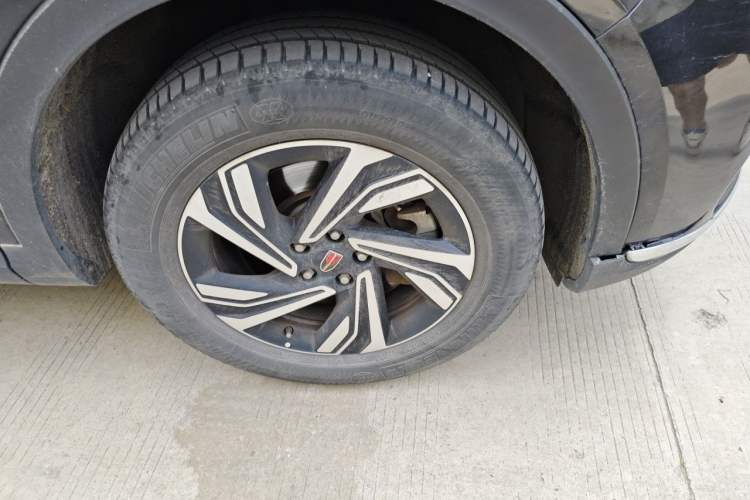 Used Hongqi HS5 2022 Revised Version 2.0T Smart Connect Flagship Edition Right Front Wheel Hub