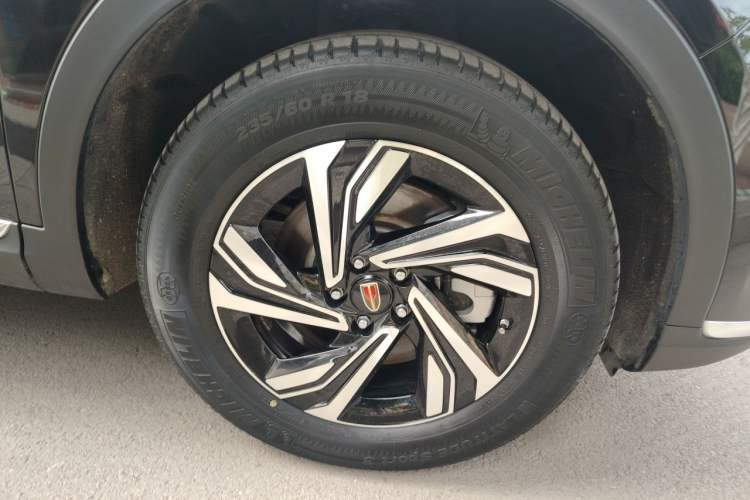 Used Hongqi HS5 2022 Revised Version 2.0T Smart Connect Flagship Edition Right Front Wheel Hub