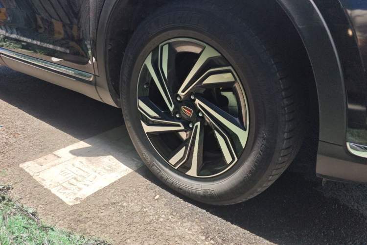 Used Hongqi HS5 2022 Revised Version 2.0T Smart Connect Flagship Edition Right Front Wheel Hub