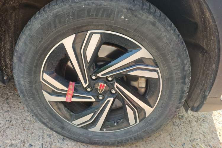 Used Hongqi HS5 2022 Revised Version 2.0T Smart Connect Flagship Edition Right Front Wheel Hub