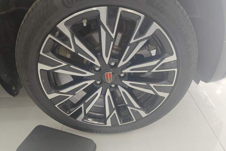 Used Hongqi HS5 2022 2.0T Smart Connect Flagship All-Wheel-Drive Version Right Front Wheel Hub
