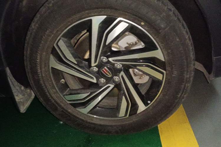 Used Hongqi HS5 2022 2.0T Smart Connect Flagship Enjoyment Purchase Edition Right Front Wheel Hub