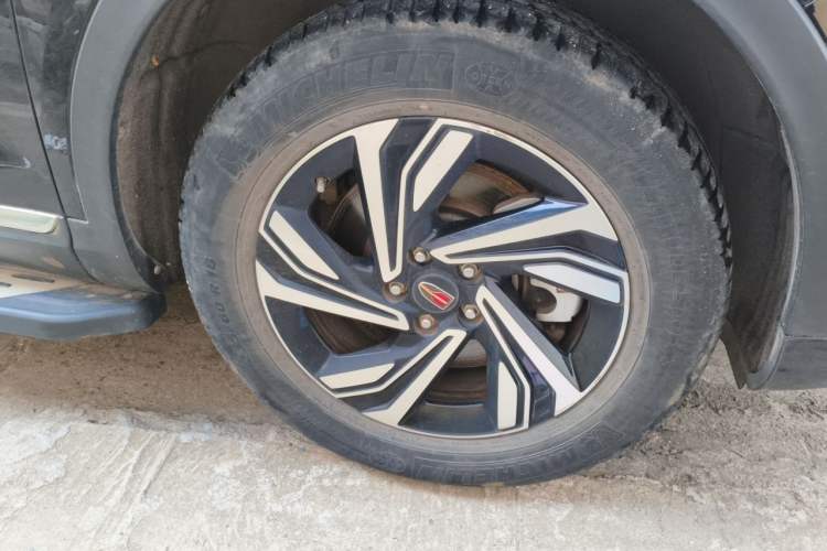 Used Hongqi HS5 2022 Revised Version 2.0T Smart Connect Flagship Edition Right Front Wheel Hub