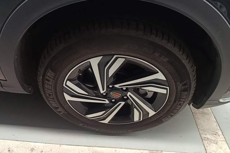 Used Hongqi HS5 2022 Revised Version 2.0T Smart Connect Flagship Edition Right Front Wheel Hub