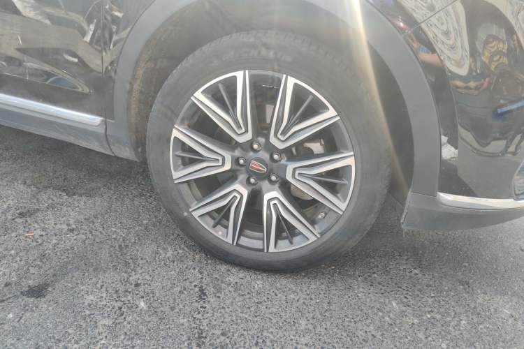 Used Hongqi HS5 2022 Facelifted Version 2.0T Smart Connect Flagship All-Wheel-Drive Edition Right Front Wheel Hub