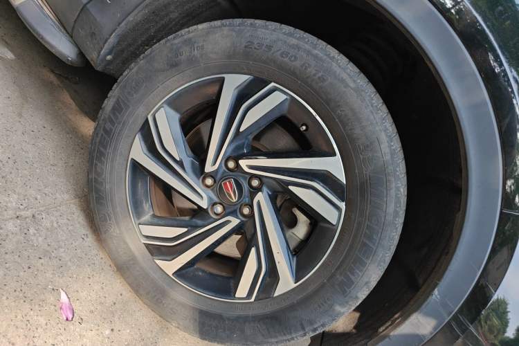 Used Hongqi HS5 2022 Revised Version 2.0T Smart Connect Flagship Edition Right Front Wheel Hub