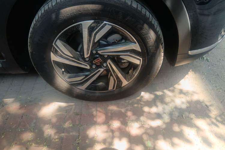 Used Hongqi HS5 2022 Revised Version 2.0T Smart Connect Flagship Edition Right Front Wheel Hub
