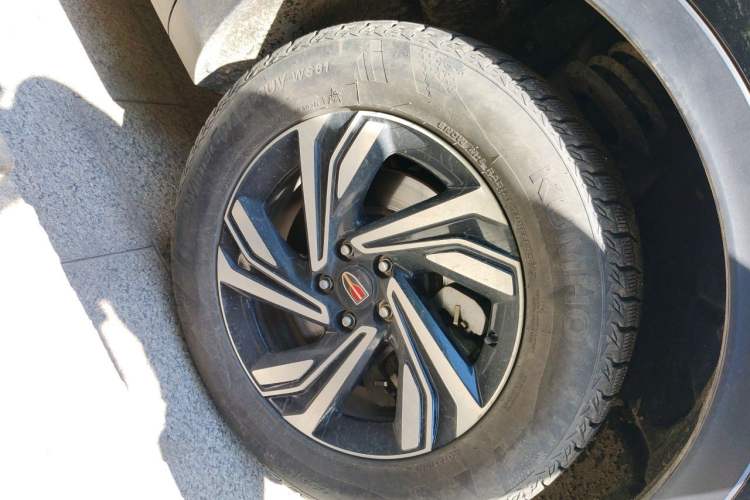 Used Hongqi HS5 2022 2.0T Smart Connect Flagship Edition Right Front Wheel Hub