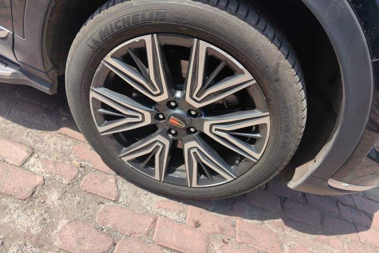 Used Hongqi HS5 2022 2.0T Smart Connect Flagship All-Wheel-Drive Version Right Front Wheel Hub