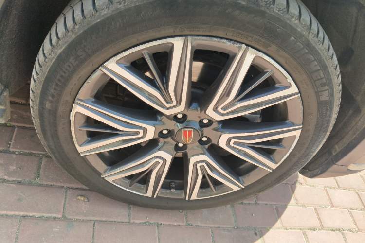 Used Hongqi HS5 2022 2.0T Smart Connect Flagship All-Wheel-Drive Version Right Front Wheel Hub