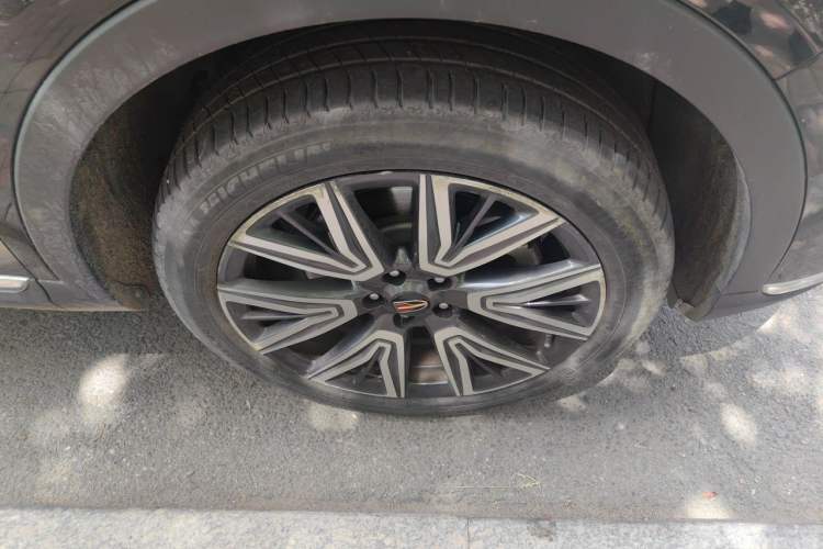 Used Hongqi HS5 2022 2.0T Smart Connect Flagship All-Wheel-Drive Version Right Front Wheel Hub