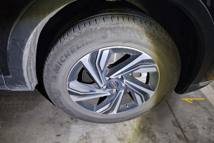 Used Hongqi HS5 2022 Revised Version 2.0T Smart Connect Flagship Edition Right Front Wheel Hub