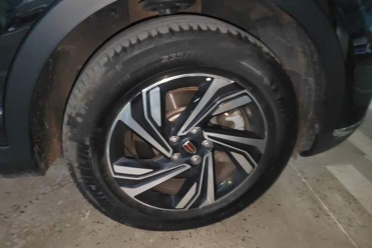 Used Hongqi HS5 2022 Revised Version 2.0T Smart Connect Flagship Edition Right Front Wheel Hub