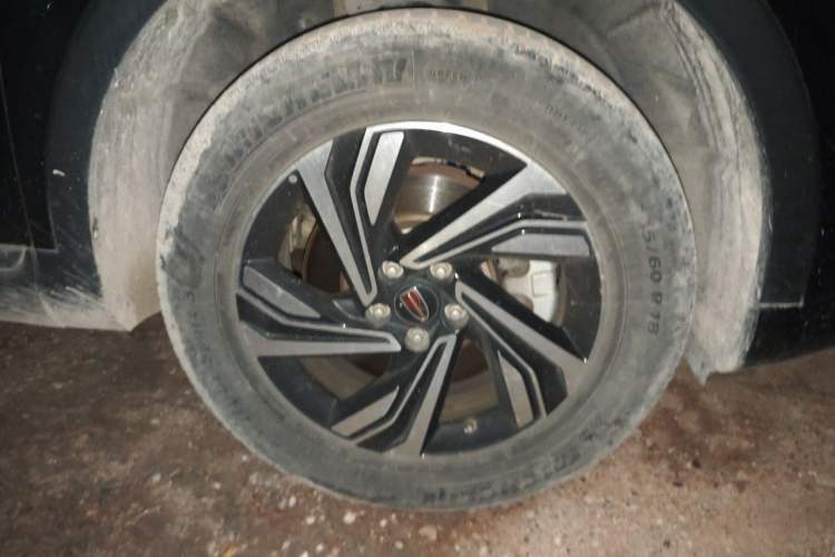 Used Hongqi HS5 2022 Facelifted Version 2.0T Smart Connect Flagship Edition Right Front Wheel Hub