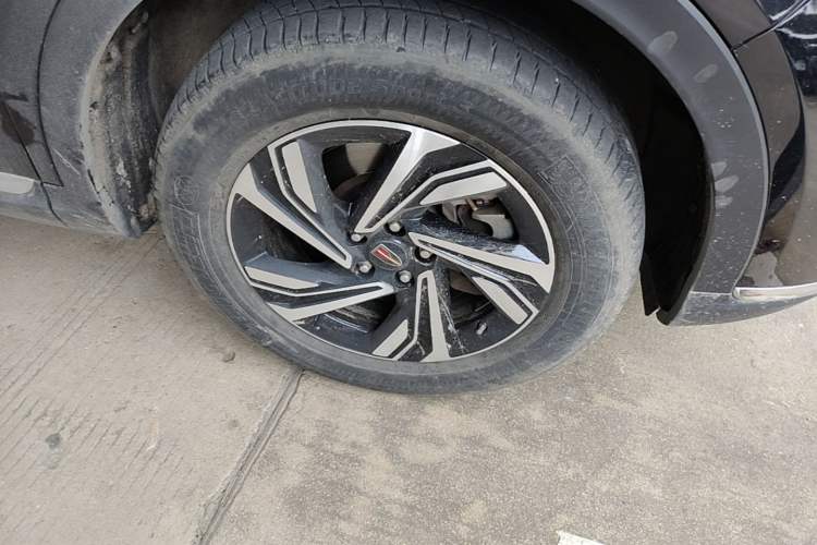 Used Hongqi HS5 2022 Revised Version 2.0T Smart Connect Flagship Edition Right Front Wheel Hub