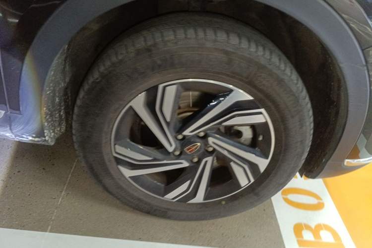 Used Hongqi HS5 2022 2.0T Smart Connect Flagship Edition Right Front Wheel Hub