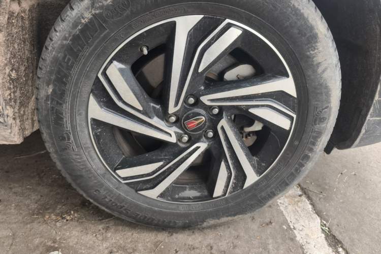 Used Hongqi HS5 2022 Revised Version 2.0T Smart Connect Flagship Edition Right Front Wheel Hub
