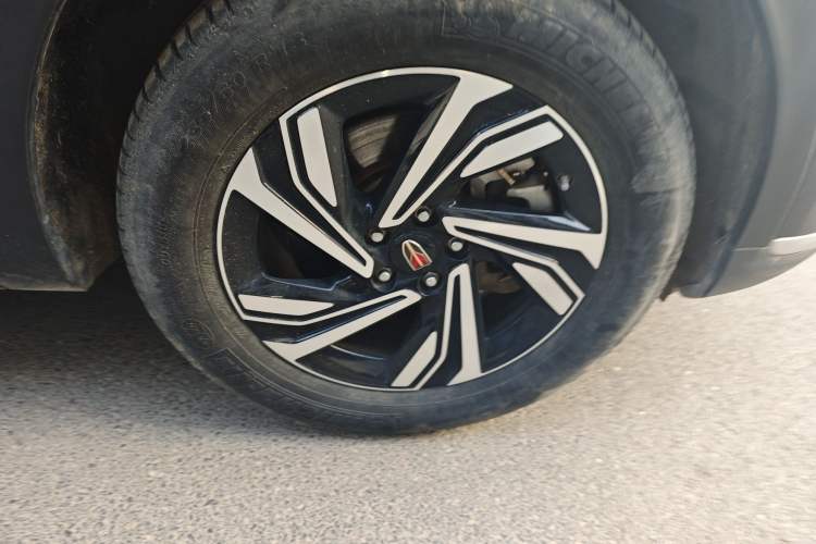 Used Hongqi HS5 2022 Revised Version 2.0T Smart Connect Flagship Edition Right Front Wheel Hub