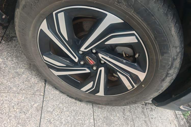 Used Hongqi HS5 2022 Revised Version 2.0T Smart Connect Flagship Edition Right Front Wheel Hub