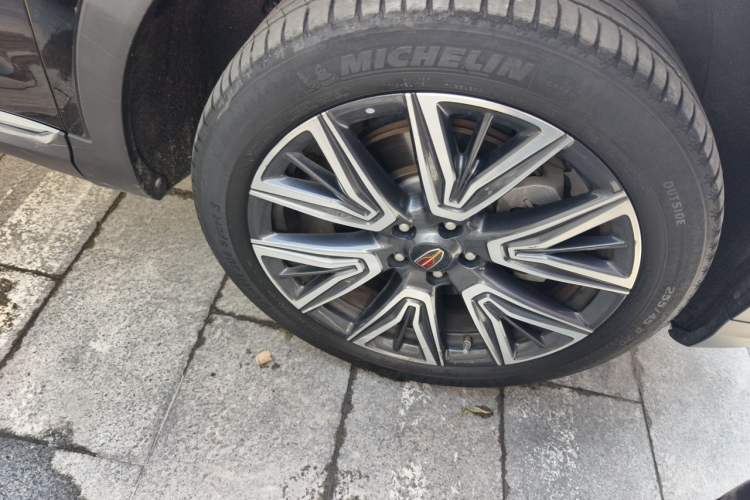 Used Hongqi HS5 2022 Facelifted Version 2.0T Smart Connect Flagship All-Wheel-Drive Edition Right Front Wheel Hub