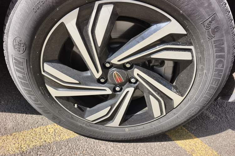 Used Hongqi HS5 2022 2.0T Smart Connect Flagship Edition Right Front Wheel Hub