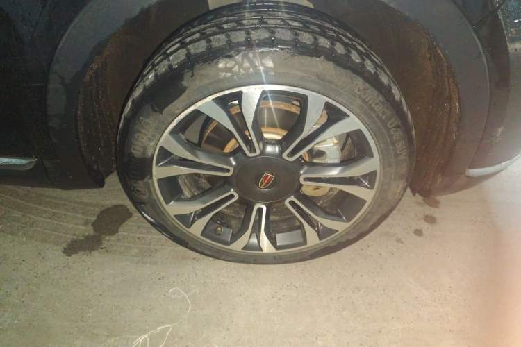 Used Hongqi HS5 2022 2.0T Smart Connect Flagship All-Wheel-Drive Version Right Front Wheel Hub