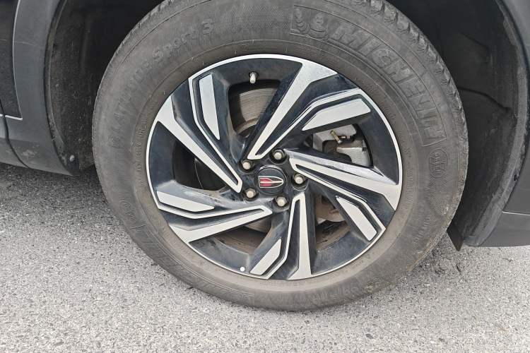 Used Hongqi HS5 2022 Revised Version 2.0T Smart Connect Flagship Edition Right Front Wheel Hub