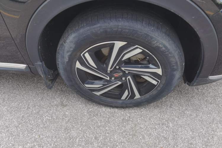 Used Hongqi HS5 2022 2.0T Smart Connect Flagship Enjoyment Purchase Edition Right Front Wheel Hub