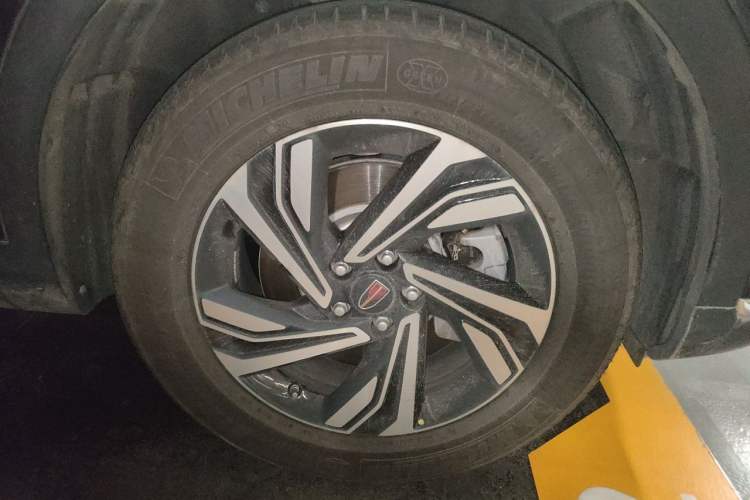 Used Hongqi HS5 2022 Revised Version 2.0T Smart Connect Flagship Edition Right Front Wheel Hub