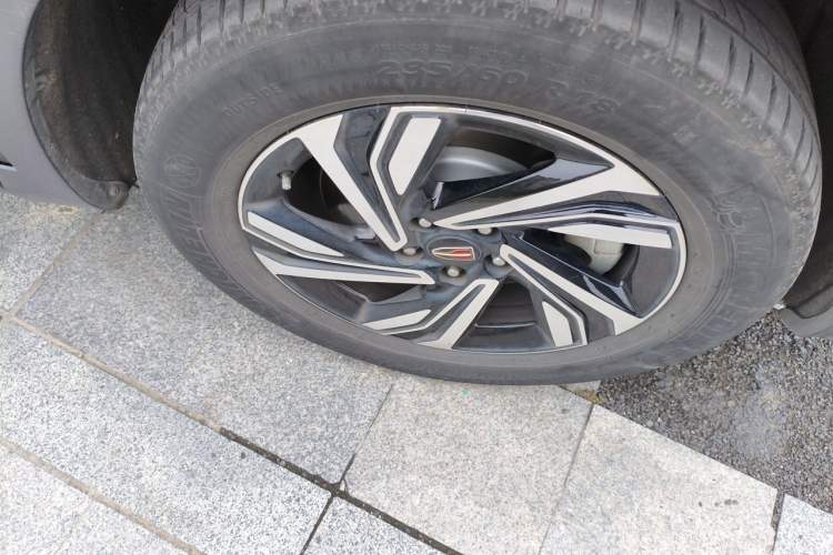 Used Hongqi HS5 2022 Revised Version 2.0T Smart Connect Flagship Edition Right Front Wheel Hub