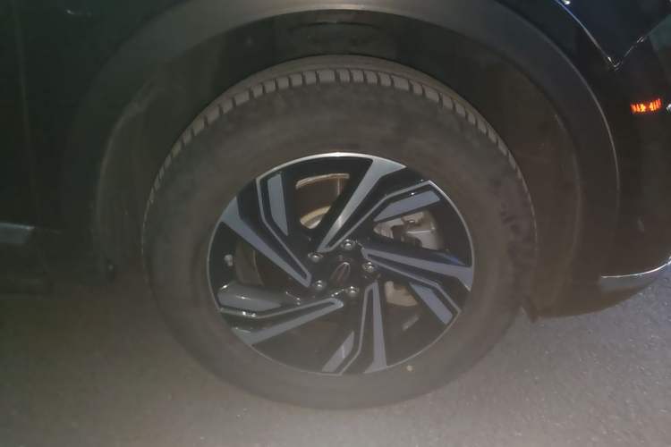 Used Hongqi HS5 2022 2.0T Smart Connect Flagship Edition Right Front Wheel Hub