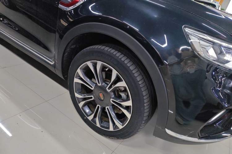 Used Hongqi HS5 2022 2.0T Smart Connect Flagship All-Wheel-Drive Version Right Front Wheel Hub