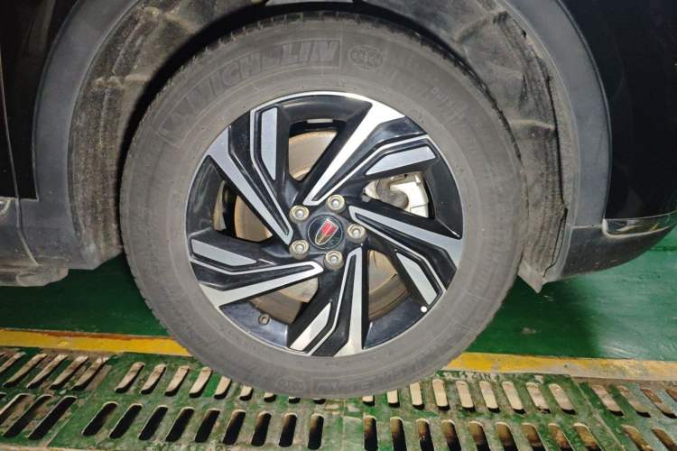 Used Hongqi HS5 2022 Revised Version 2.0T Smart Connect Flagship Edition Right Front Wheel Hub