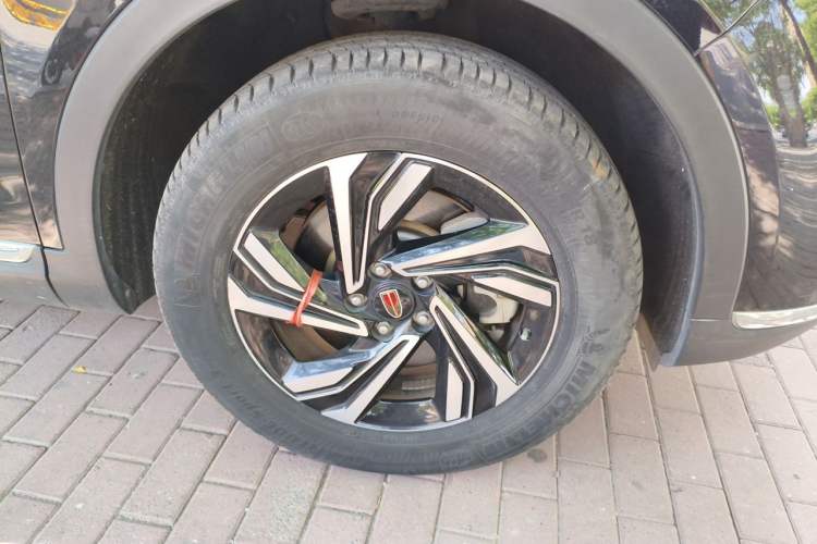 Used Hongqi HS5 2022 Revised Version 2.0T Smart Connect Flagship Edition Right Front Wheel Hub