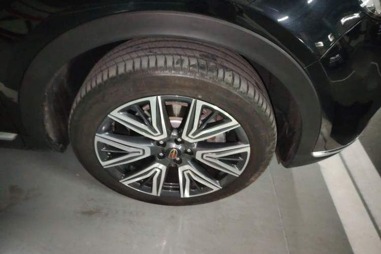 Used Hongqi HS5 2022 2.0T Smart Connect Flagship All-Wheel-Drive Version Right Front Wheel Hub