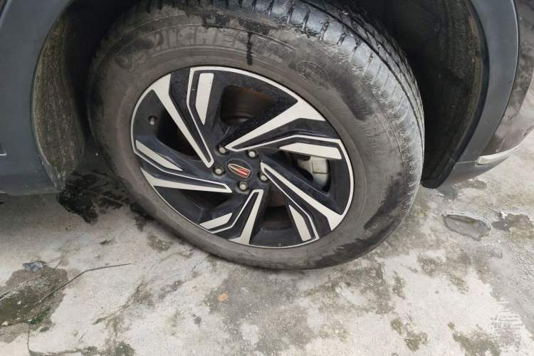Used Hongqi HS5 2022 Revised Version 2.0T Smart Connect Flagship Edition Right Front Wheel Hub