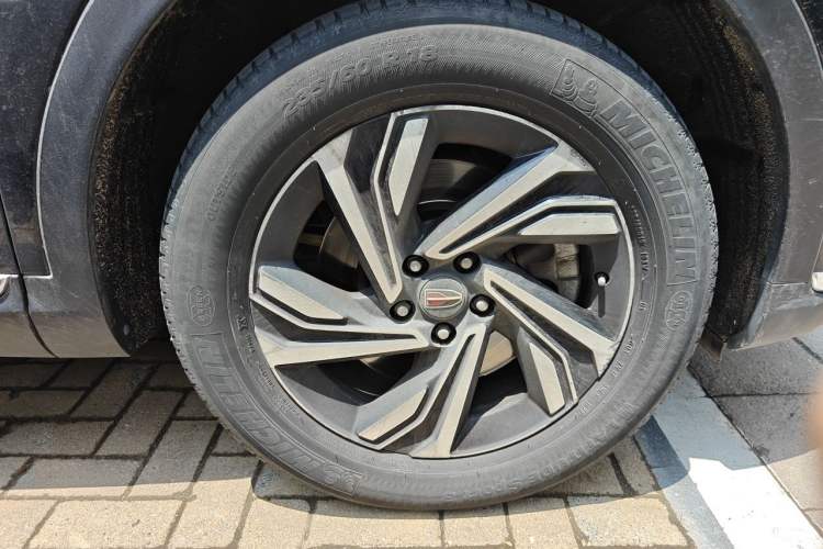 Used Hongqi HS5 2022 Revised Version 2.0T Smart Connect Flagship Edition Right Front Wheel Hub
