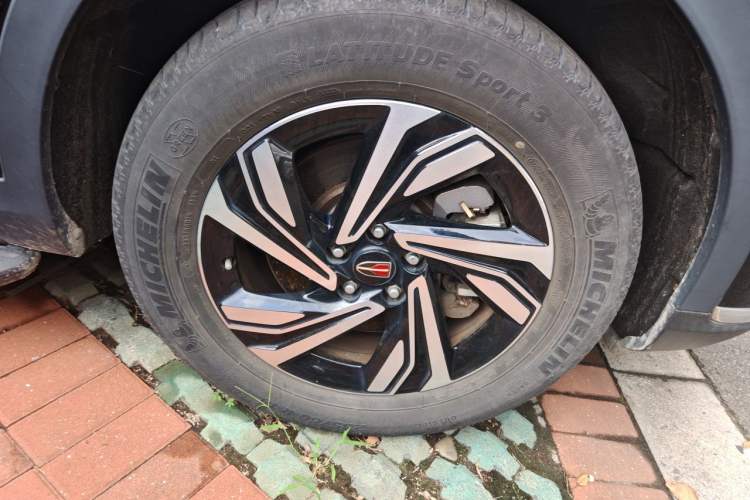Used Hongqi HS5 2022 2.0T Smart Connect Flagship Edition Right Front Wheel Hub