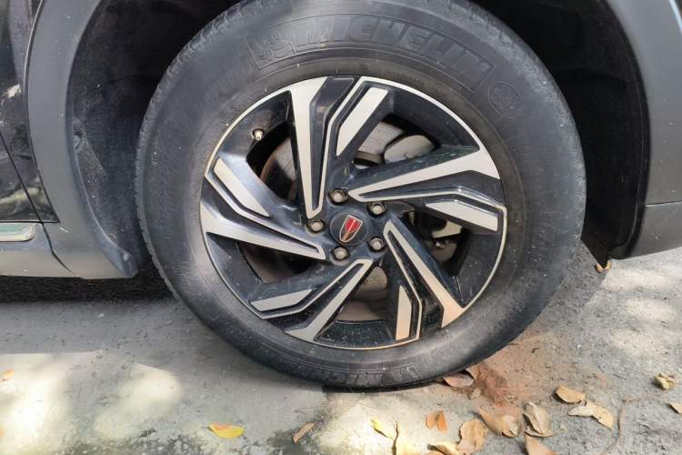 Used Hongqi HS5 2022 Revised Version 2.0T Smart Connect Flagship Edition Right Front Wheel Hub