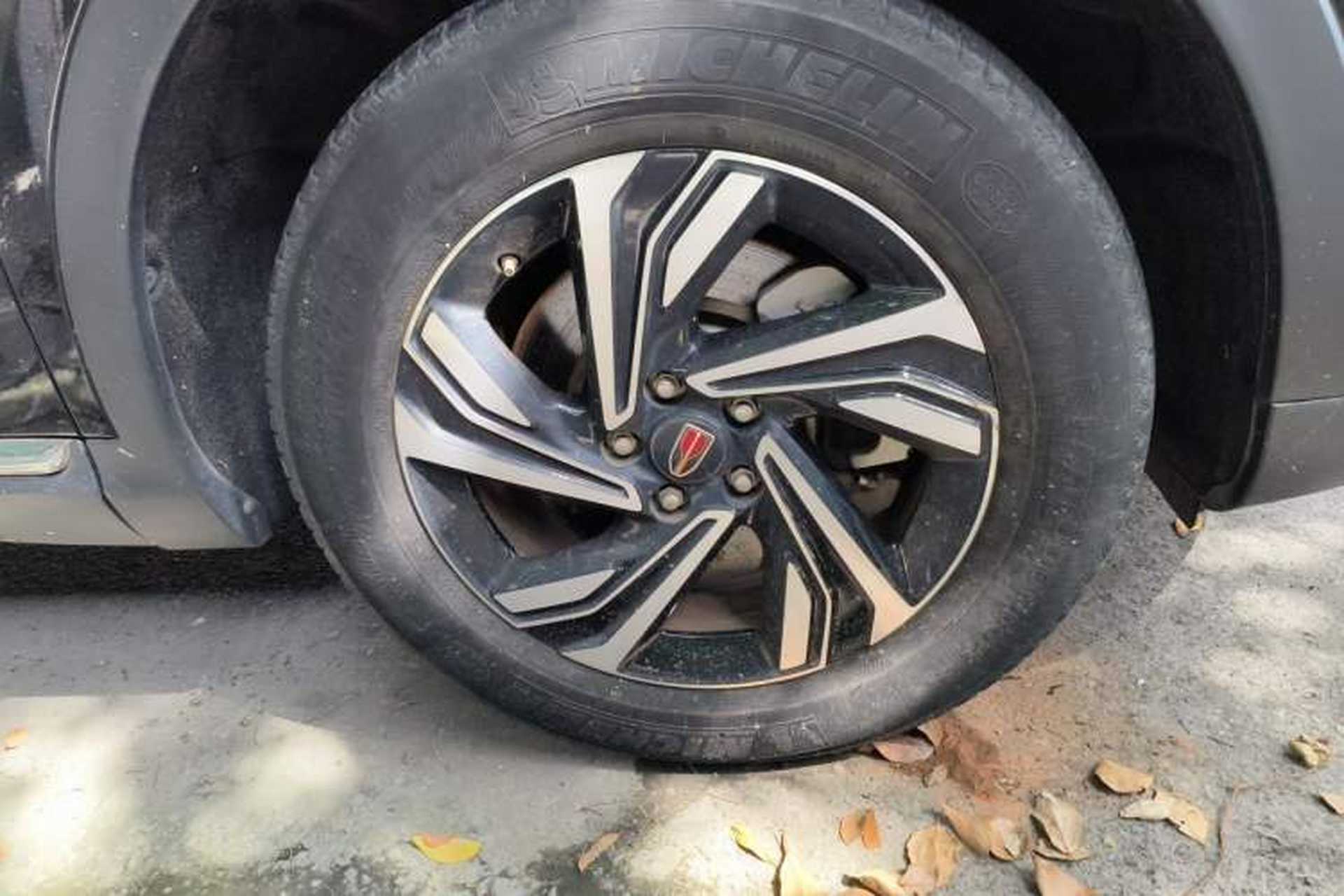 Used Hongqi HS5 2022 Revised Version 2.0T Smart Connect Flagship Edition Right Front Wheel Hub