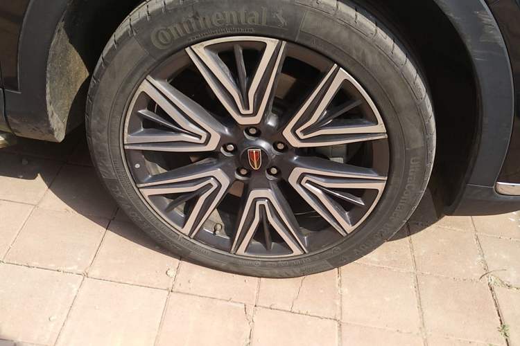 Used Hongqi HS5 2022 Facelifted Version 2.0T Smart Connect Flagship All-Wheel-Drive Edition Right Front Wheel Hub