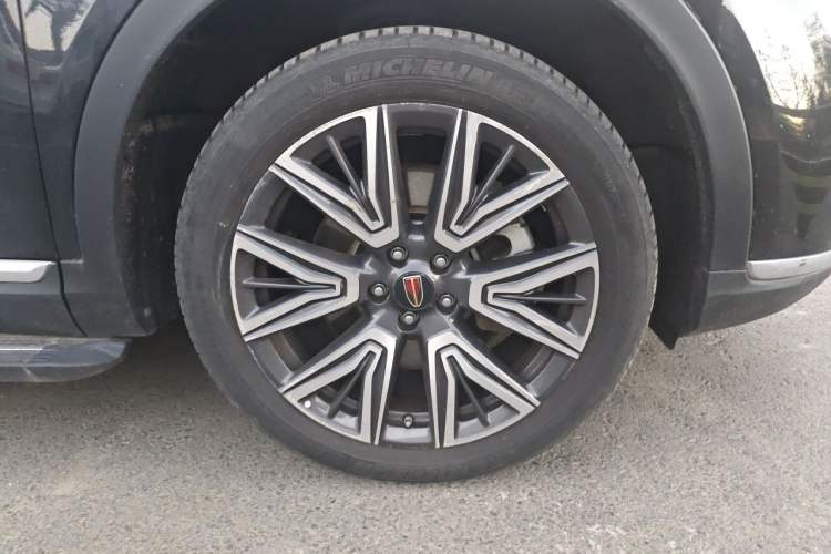 Used Hongqi HS5 2022 Facelifted Version 2.0T Smart Connect Flagship All-Wheel-Drive Edition Right Front Wheel Hub