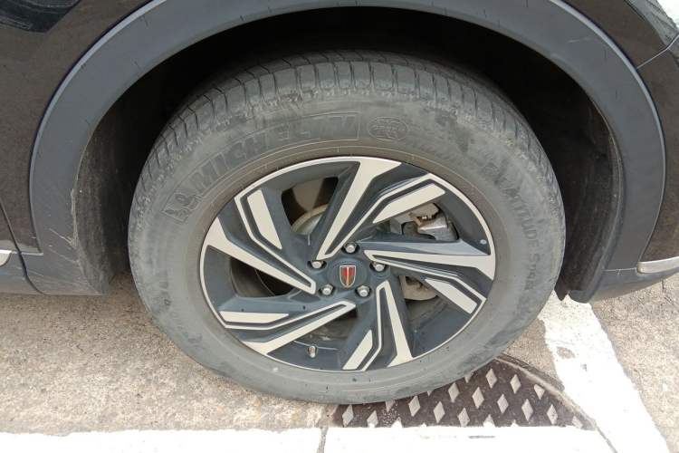 Used Hongqi HS5 2022 Revised Version 2.0T Smart Connect Flagship Edition Right Front Wheel Hub