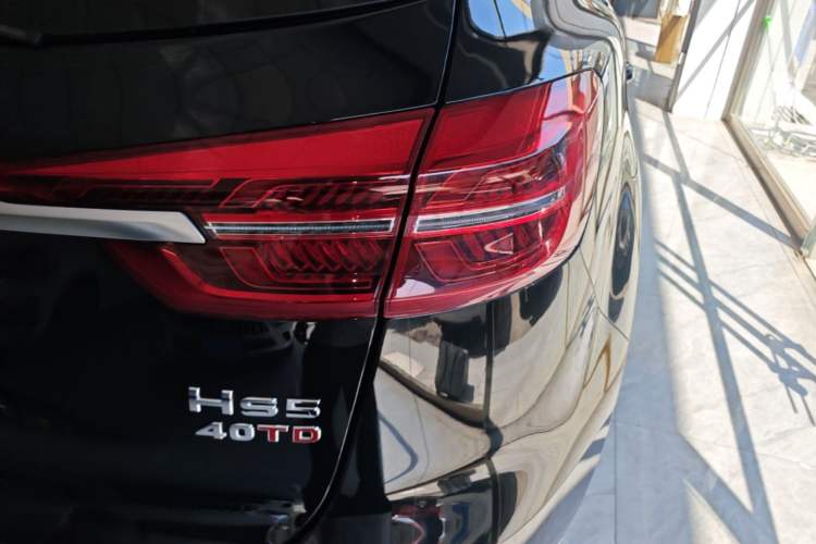 Used Hongqi HS5 2022 Facelifted Version 2.0T Smart Connect Flagship All-Wheel-Drive Edition Right Rear Taillight