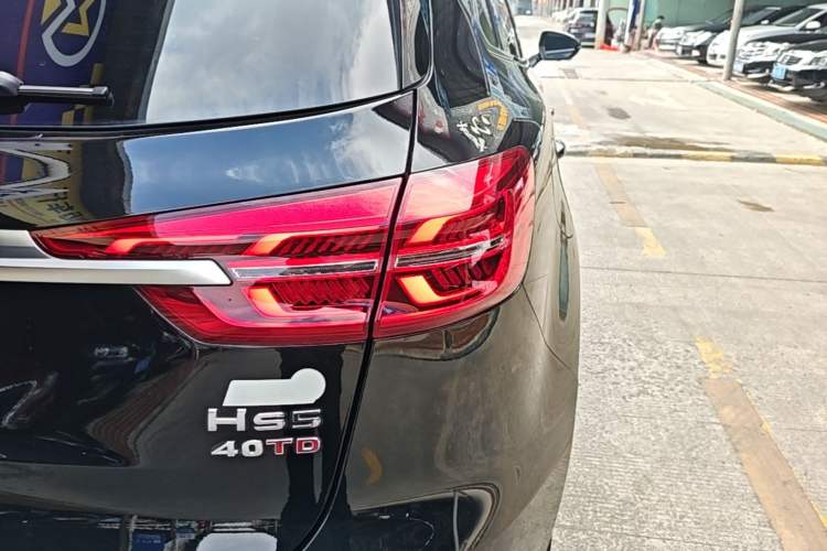 Used Hongqi HS5 2022 Facelifted Version 2.0T Smart Connect Flagship All-Wheel-Drive Edition Right Rear Taillight