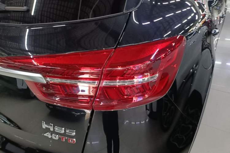 Used Hongqi HS5 2022 Facelifted Version 2.0T Smart Connect Flagship All-Wheel-Drive Edition Right Rear Taillight